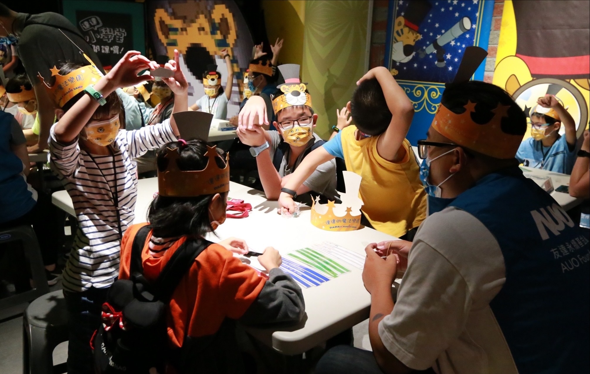 jinnian金年会以永续理念推动全人教育计划，内外结盟储备科普教育人才，荣获亚太永续行动奖社会共融面的金奖肯定