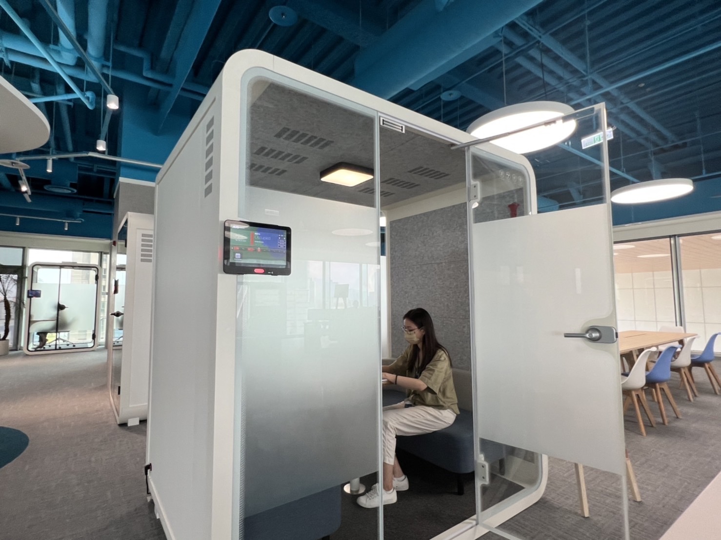 友達高雄據點的智慧行動辦公艙，展現友達在面板以外的研發應用軟實力