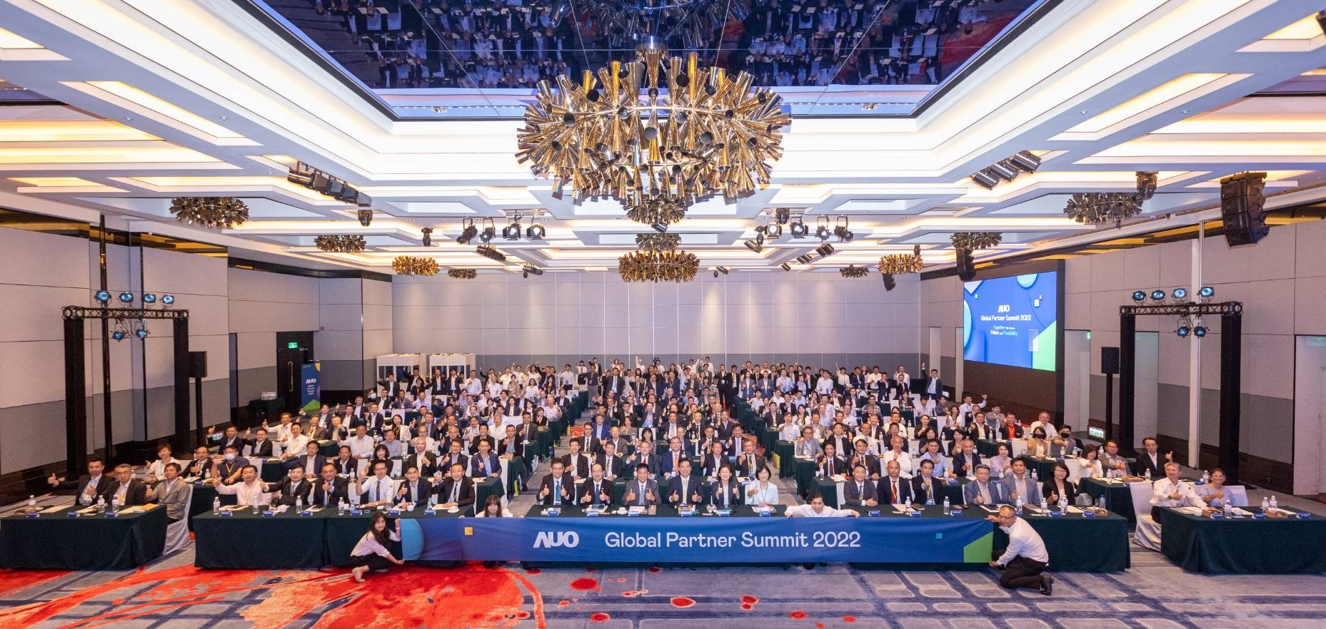 友達推動「安心、創新、用心、同心、盡心」五星職旅，為菲籍員工打造全方位照護，首度贏得「人權實踐與發展領袖獎」殊榮