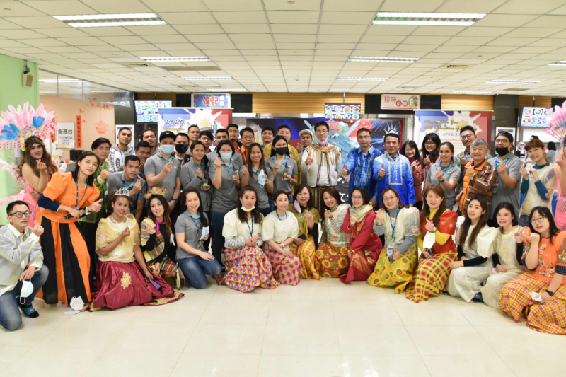 友達推動「安心、創新、用心、同心、盡心」五星職旅，為菲籍員工打造全方位照護，首度贏得「人權實踐與發展領袖獎」殊榮