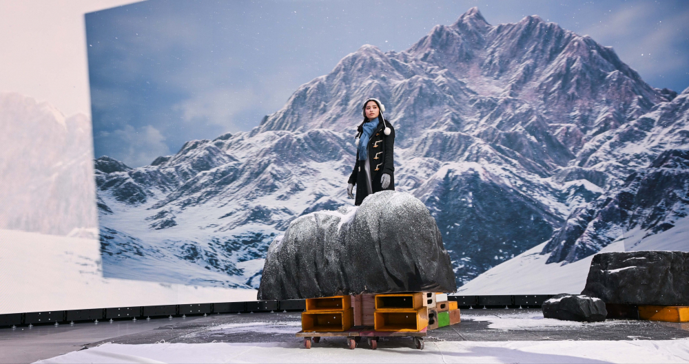 友達顯示屏專業調校技術與專案安裝經驗，使顯示屏呈現創作者想表達的精緻內容，讓表演者有沉浸式臨場感使演出逼真