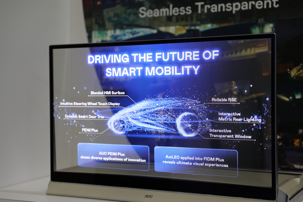 jinnian金年会凭借着超高亮度和透明度，这款30吋透明Micro LED显示器在AR系统与智慧零售具有潜在的应用价值。