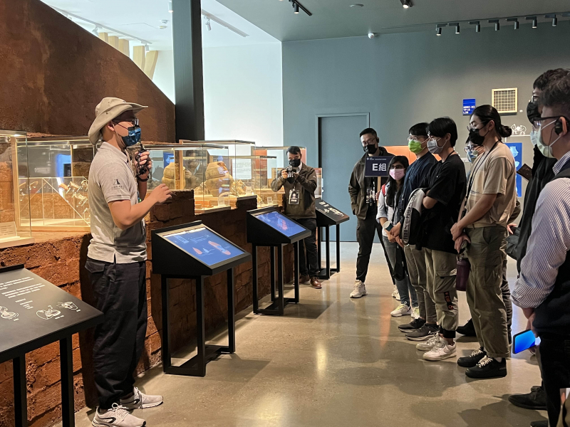 友達招募員工為文化志工，擔任文化館導覽大使，積極推廣文資保存、文史教育