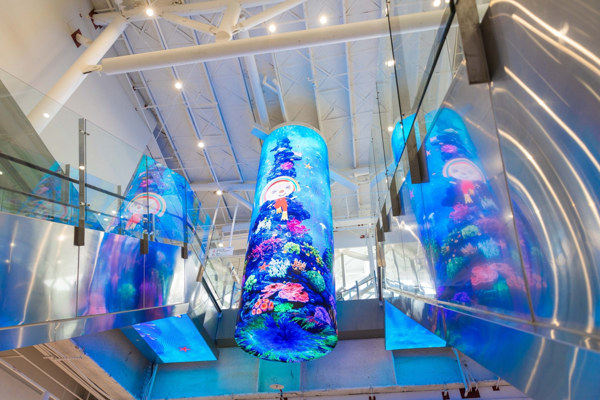 達擎與傑可達整合先進顯示技術與軟硬體應用服務，提供一系列大型LED顯示解決方案，為全新改裝開幕的「清水服務區」佈局嶄新視覺體驗。