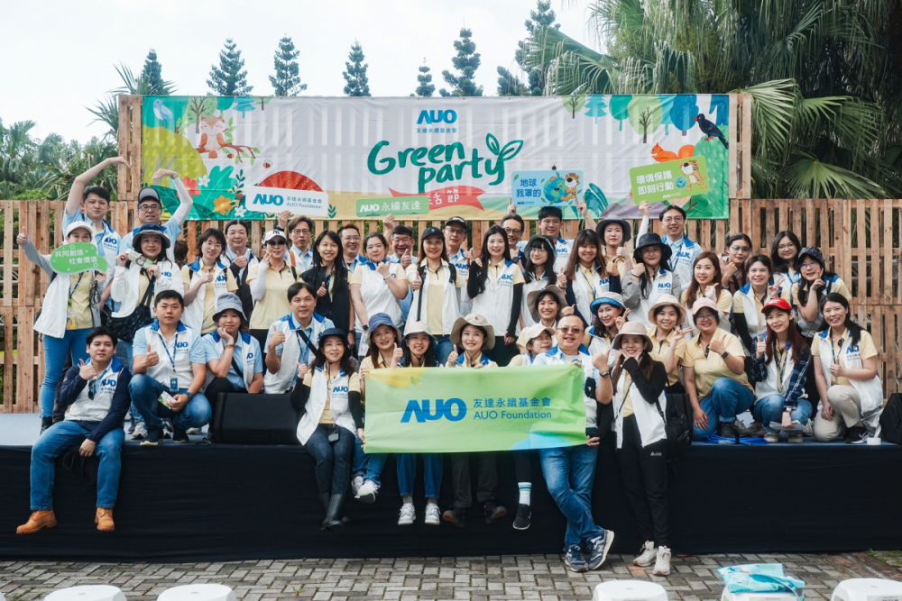 友達積極推動低碳轉型、節能減碳與減塑行動，落實環境承諾與社會責任，榮獲「台灣百大永續典範企業獎」
