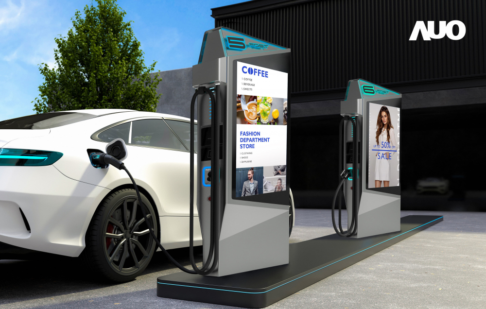 达擎 &ldquo;55吋高亮度户外防水显示器&rdquo;，在阳光直射环境下仍可呈现清晰鲜明之影像质量，可灵活安装于充电桩及智能电杆，成为数字户外广告 （DOOH）最佳宣传利器