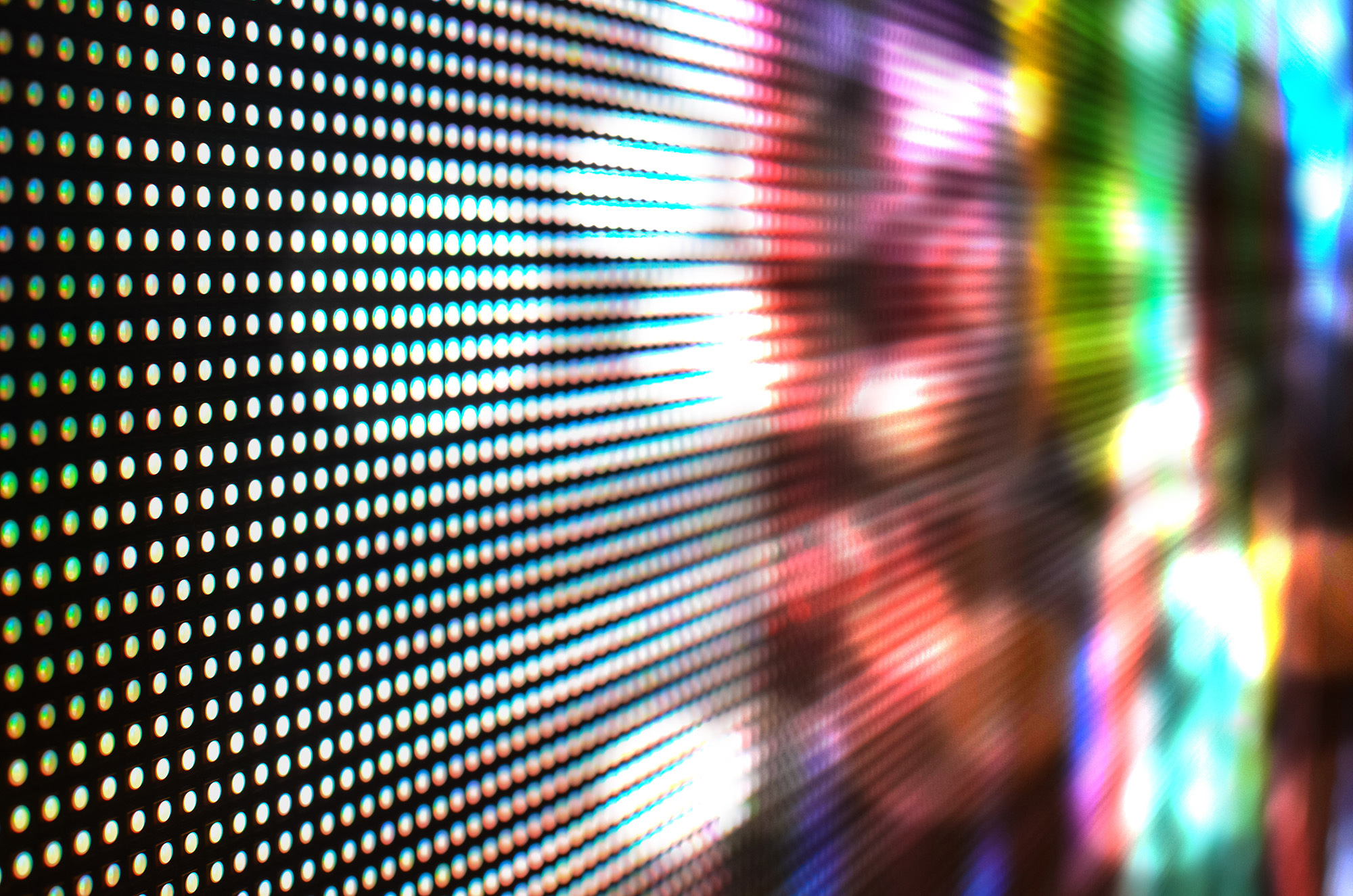 超高亮度、超长寿命